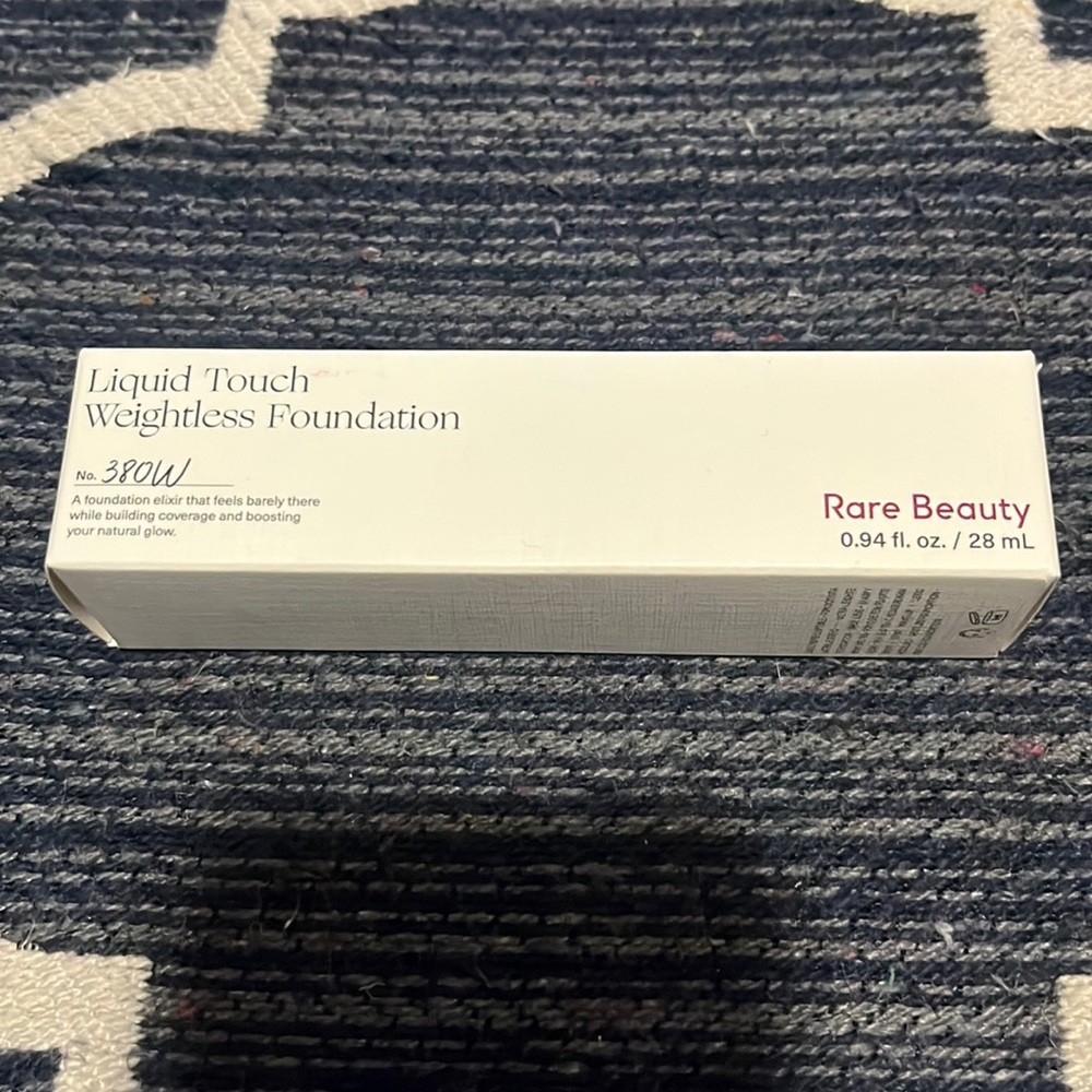BNIB Rare Beauty liquid touch weightless foundation in 380w